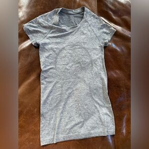 Lululemon grey heather top 2. Two snags.